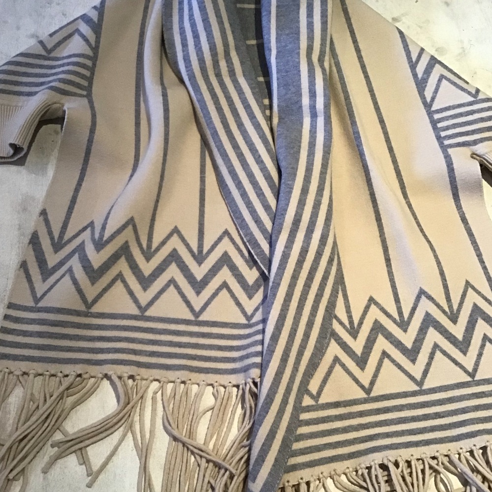 BCBG Poncho - Picture 6 of 13